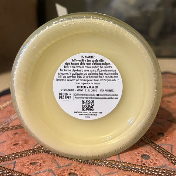 Bloom & Prosper French Macaron Vanilla Cookie Scented Jar Candle 15.7oz - Picture 2 of 3